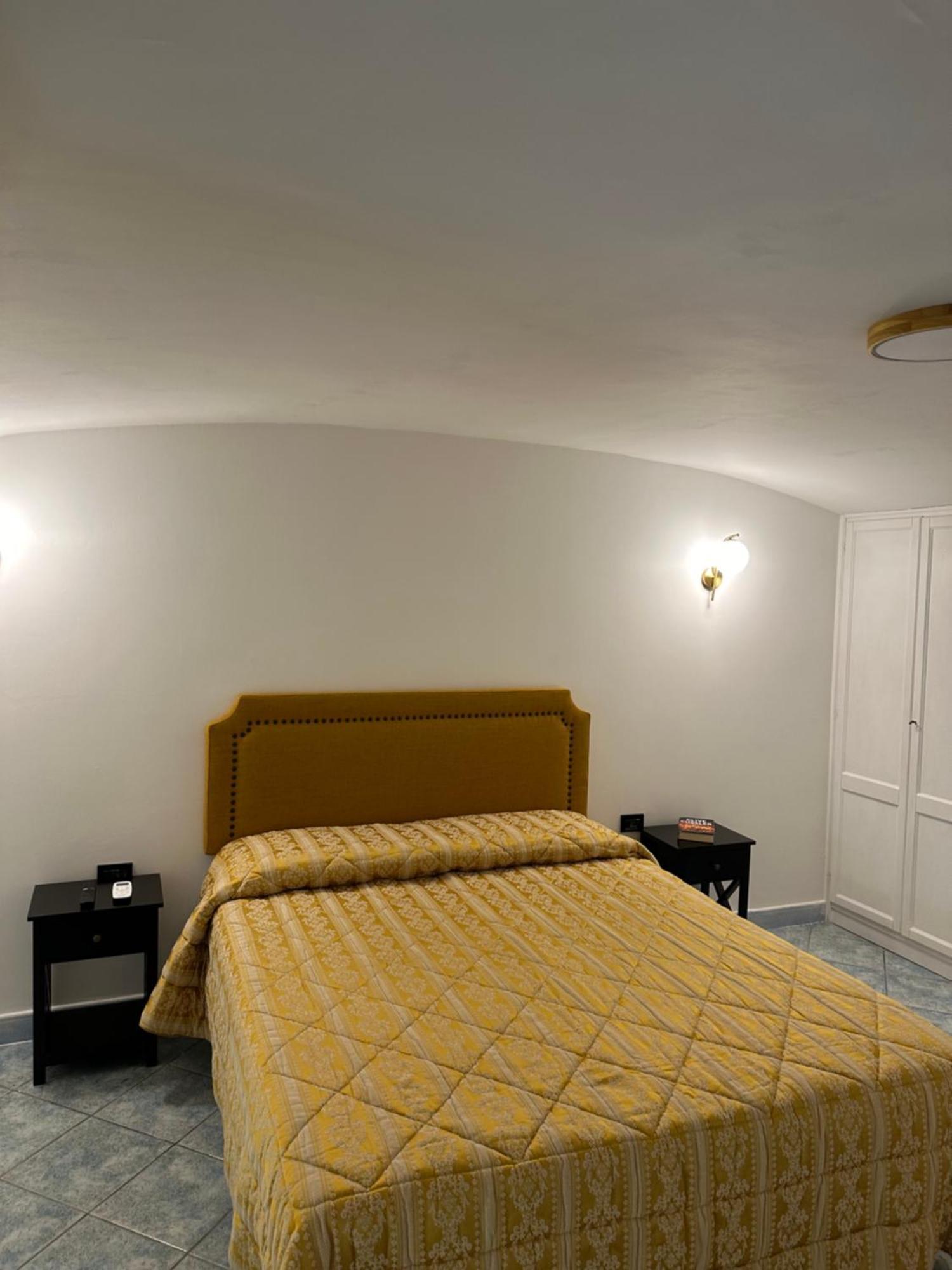 La Scalinata Di Chiaia Bed & Breakfast เนเปิลส์ ภายนอก รูปภาพ