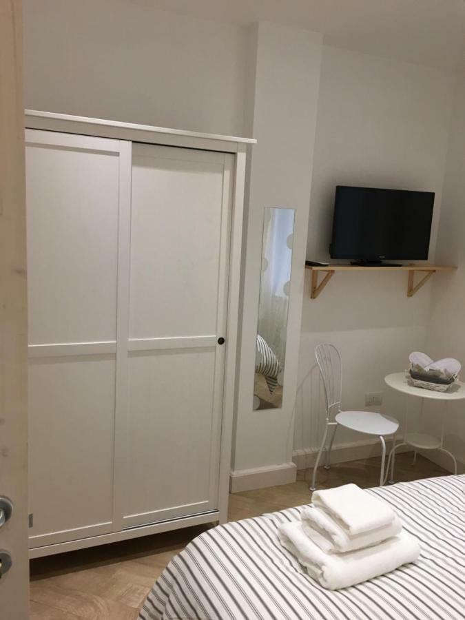 La Scalinata Di Chiaia Bed & Breakfast เนเปิลส์ ภายนอก รูปภาพ